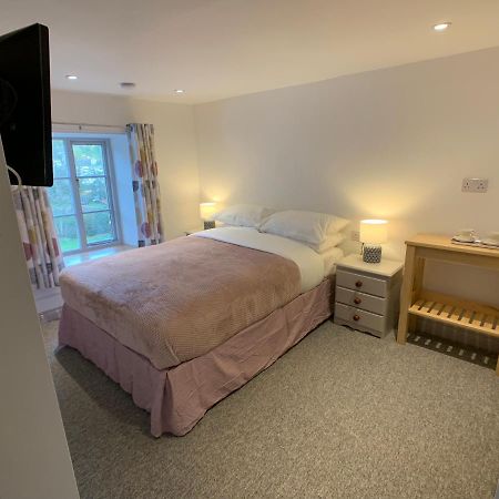 Swan House Tea Room And Bed & Breakfast Lydney Exteriér fotografie