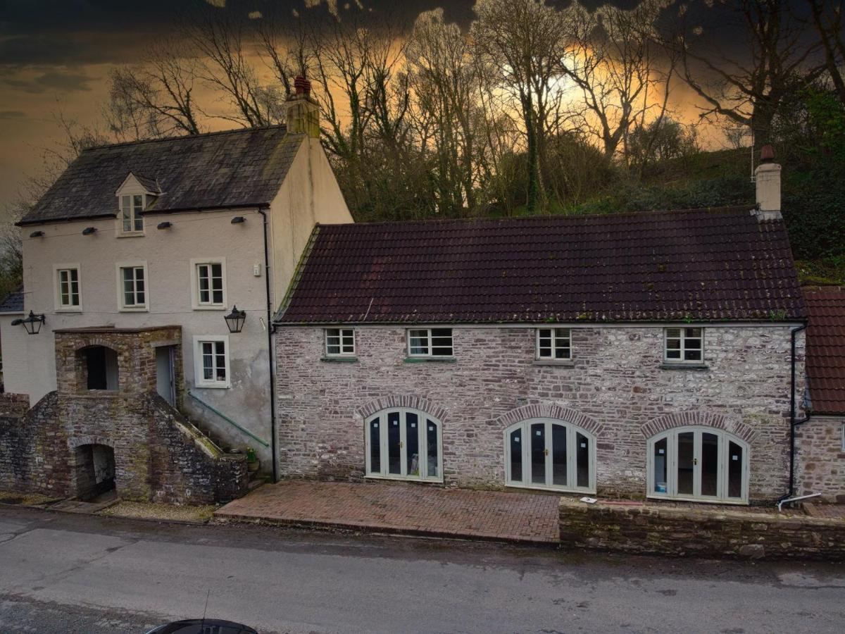 Swan House Tea Room And Bed & Breakfast Lydney Exteriér fotografie